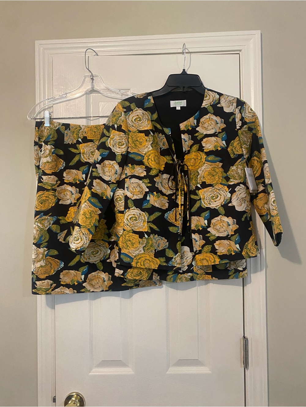 Jade/Melody Tam Floral 3 Piece Silk Suit Black/Yellow Rose Sz 4 $95